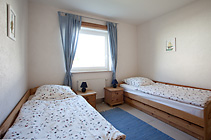 Schlafzimmer 2 mit Einzelbetten